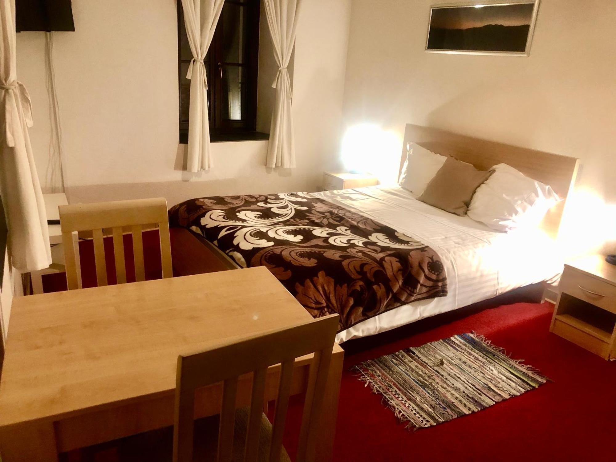 होटल के अलावा De L'hotel De