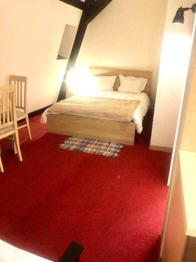 De L'hotel De होटल के अलावा
