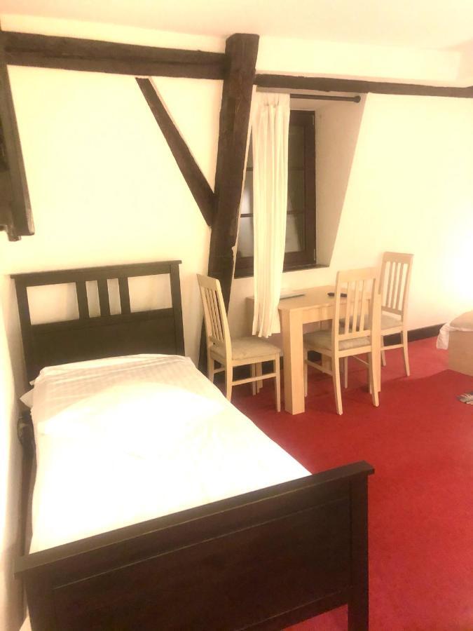 De L'hotel De होटल के अलावा 3*