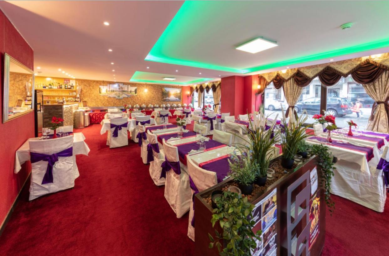 होटल के अलावा De L'hotel De